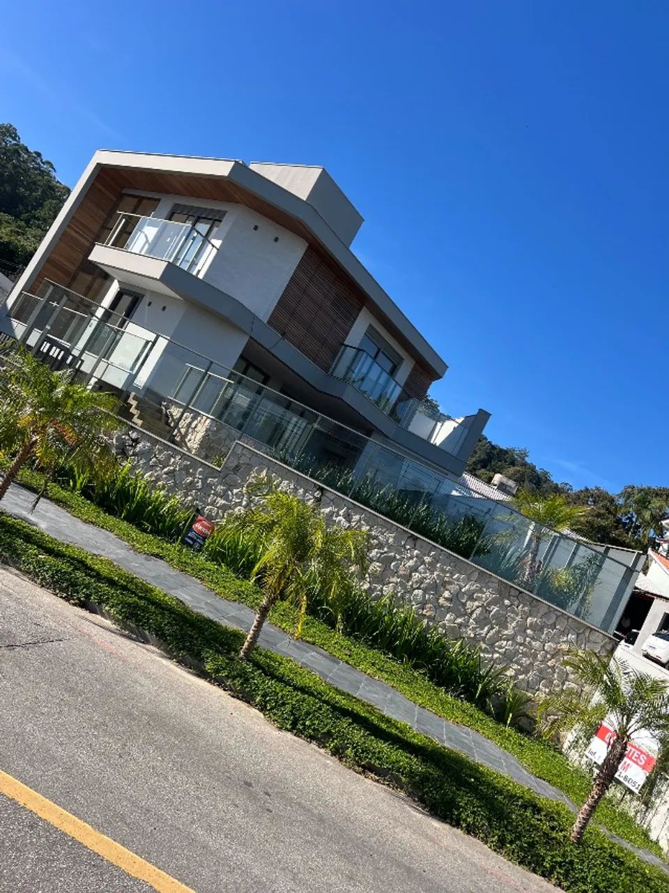 Casa final de construção no bairro Cacupe com 4 suites e vista pro mar