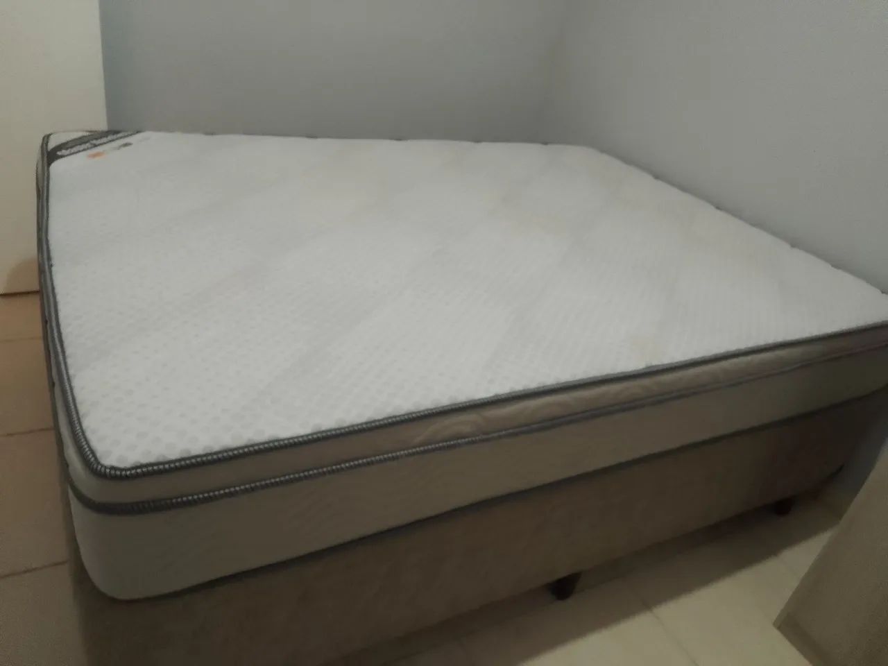 Vendo base + colchão de casal