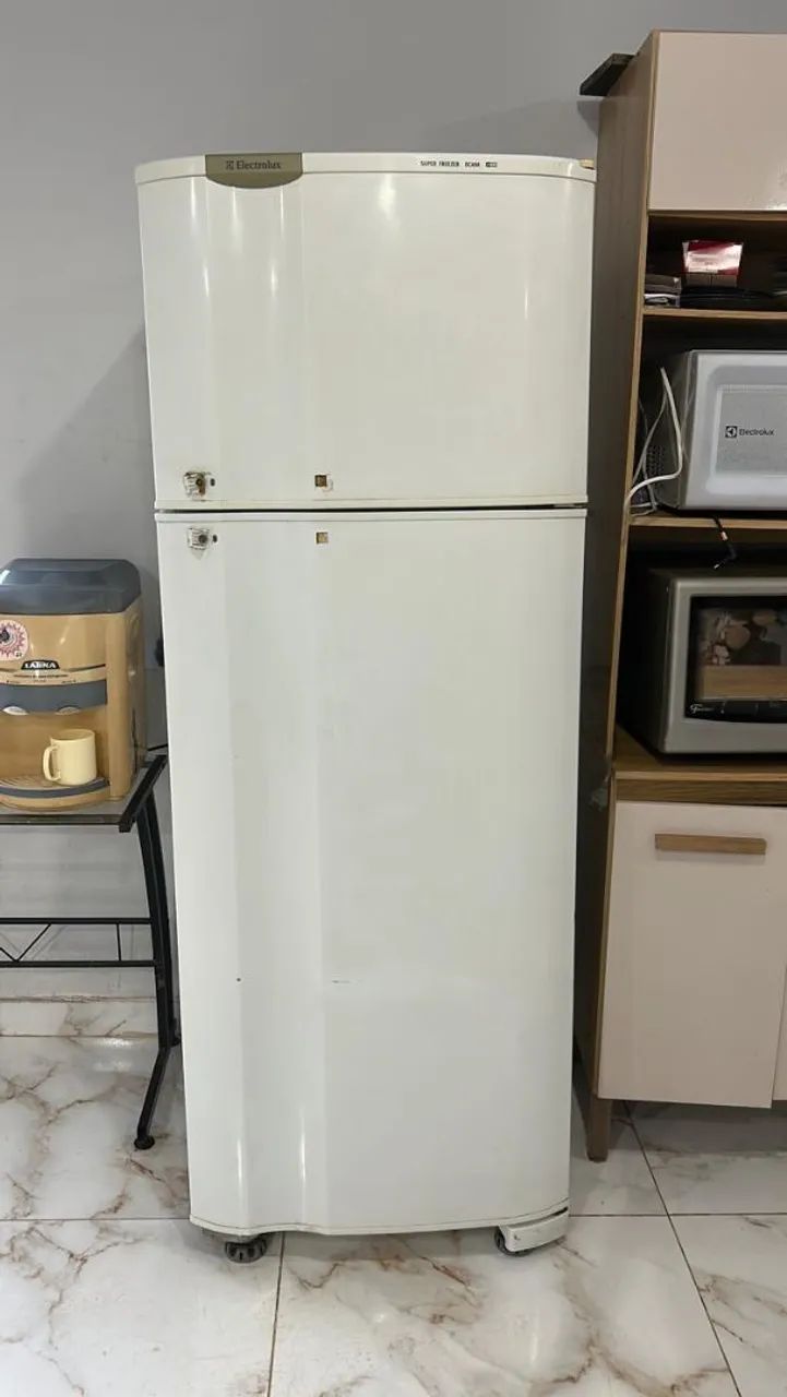 Vendo geladeira Electrolux DC49A funcionando perfeitamente 