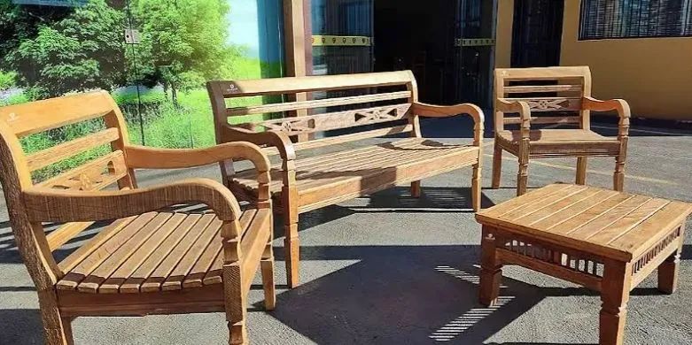 Jogo de Namoradeira com Mesa de Centro em Peroba Rosa - Fazemos móveis sob encomenda  - Foto 2