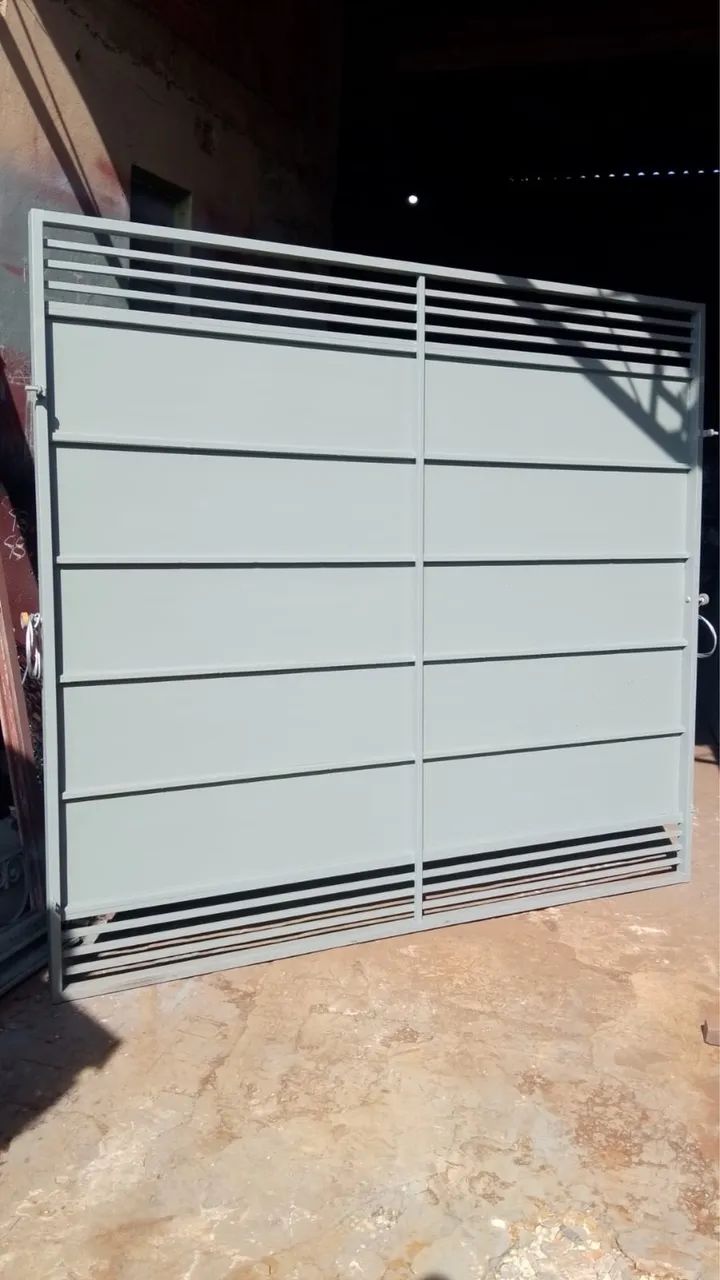 Ready-to-deliver lifting gate