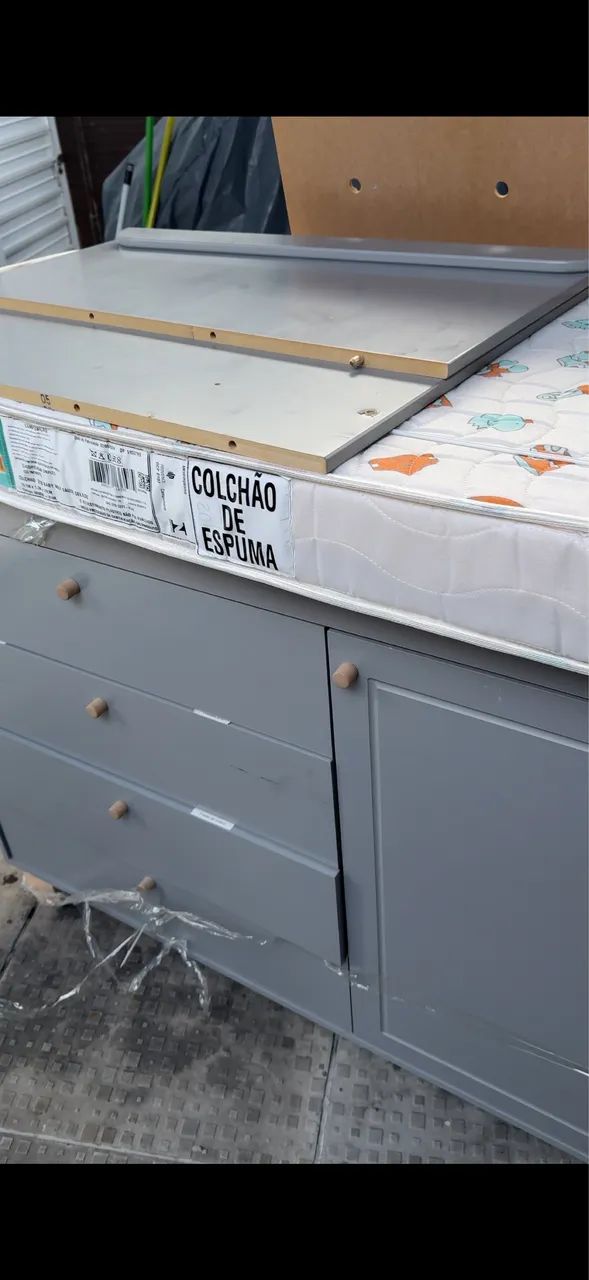 Berço e cômoda 
