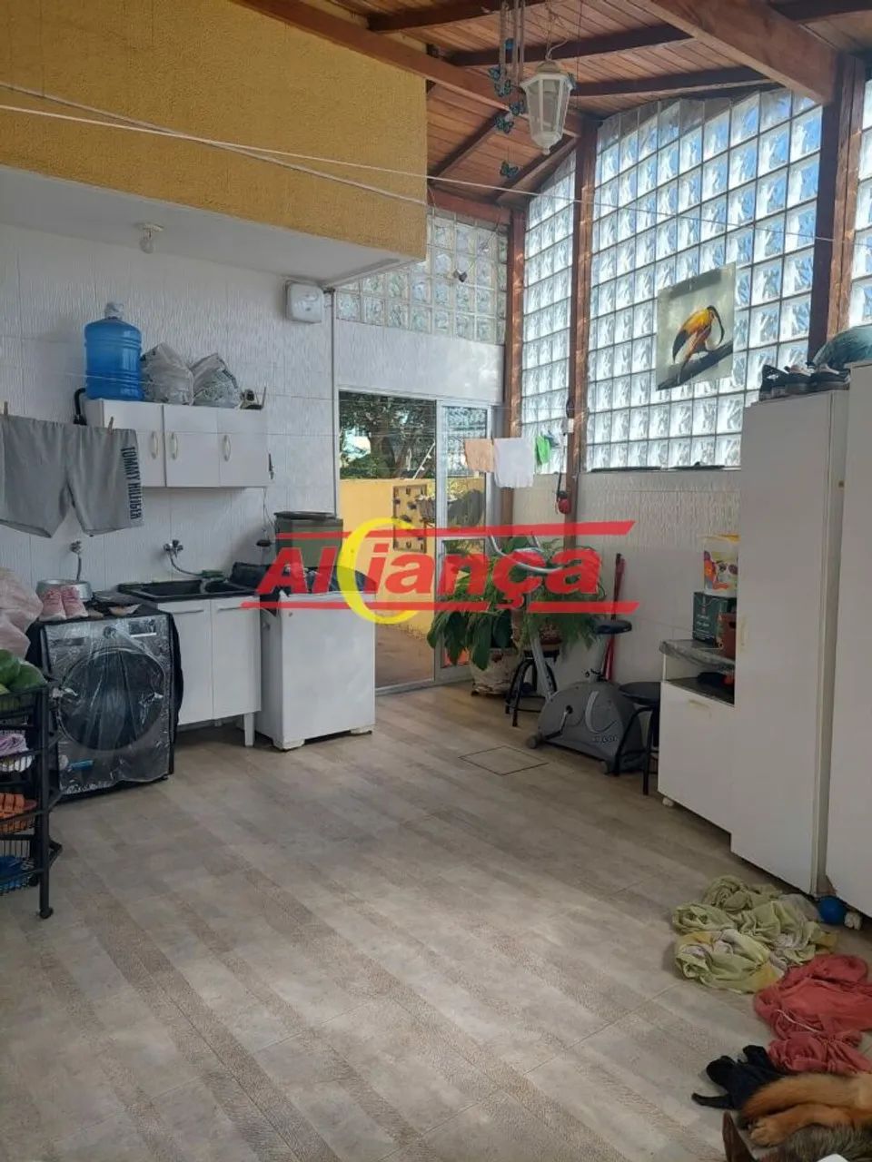 SOBRADO COM PISCINA, 3 DORMITÓRIOS SENDO 1 SUITE. - Foto 5