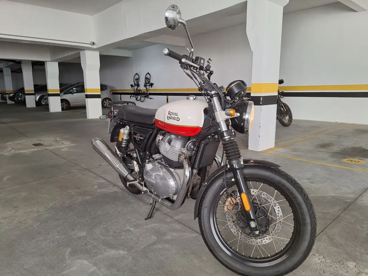 Interceptor 650 2023 - Foto 2