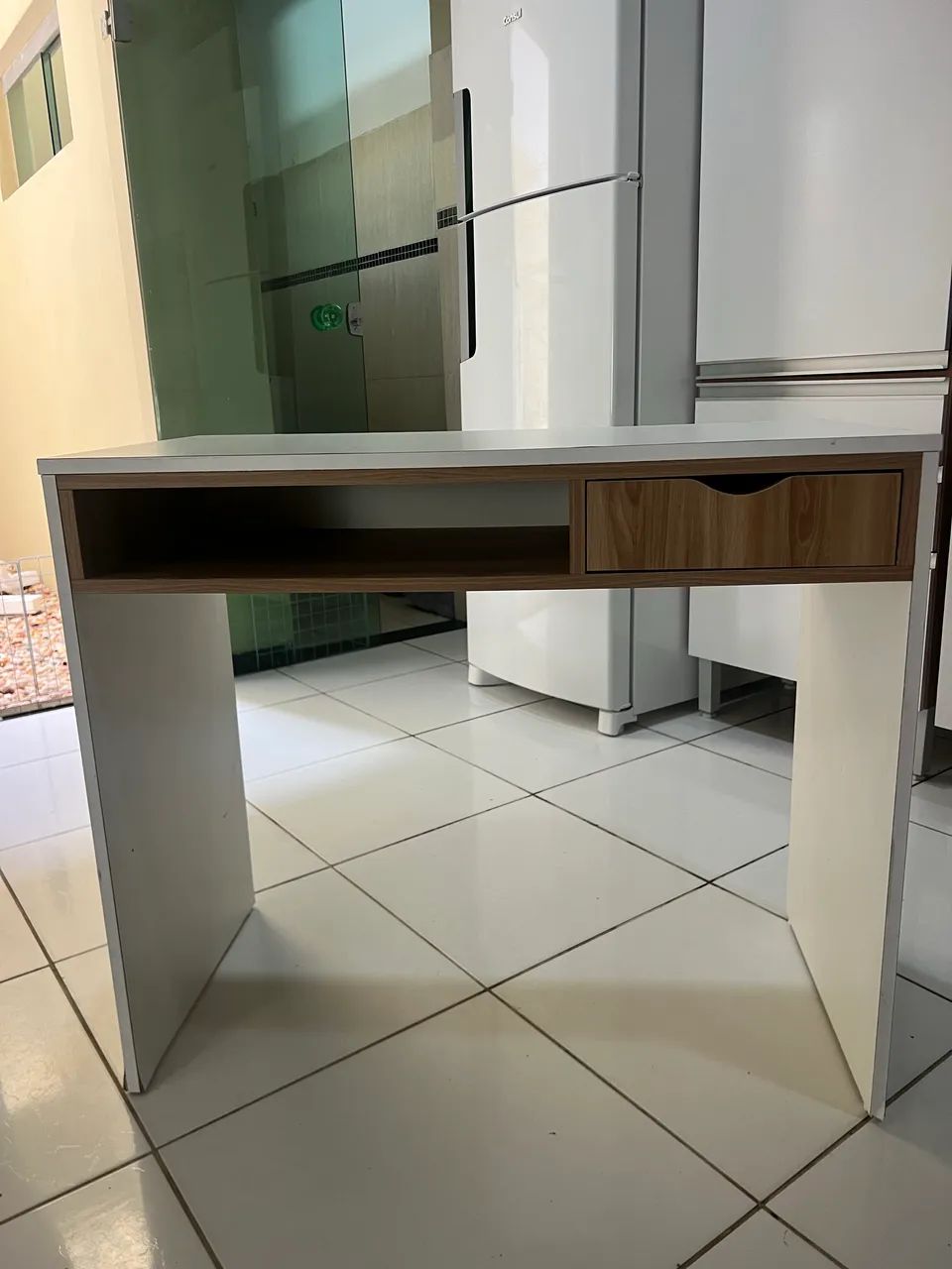 Escrivaninha/ mesinha 
