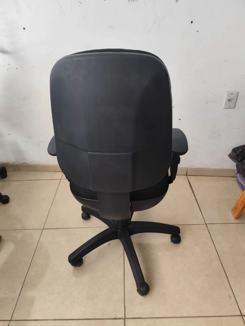 Cadeira de Escritório - Modelo Executiva - Foto 3