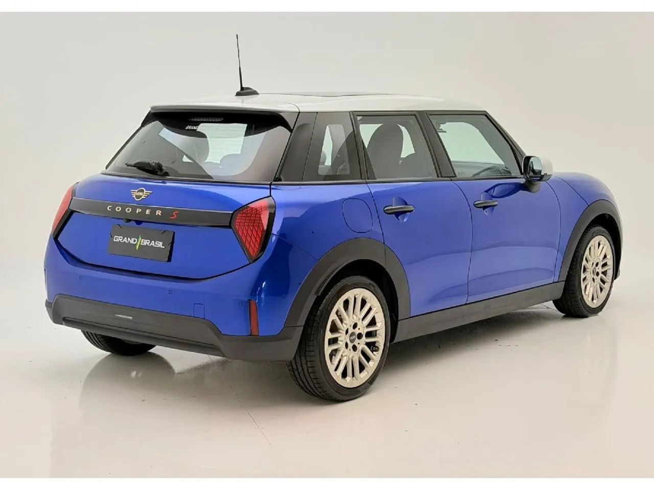 Mini Cooper 2.0 16V Twinpower Gasolina S 4P Steptronic 2026 - Foto 3