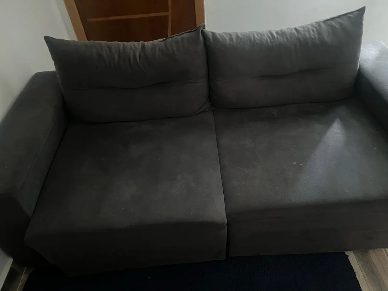 Sofá retrátil com marcas de uso/ precisa ser lavado - Foto 3