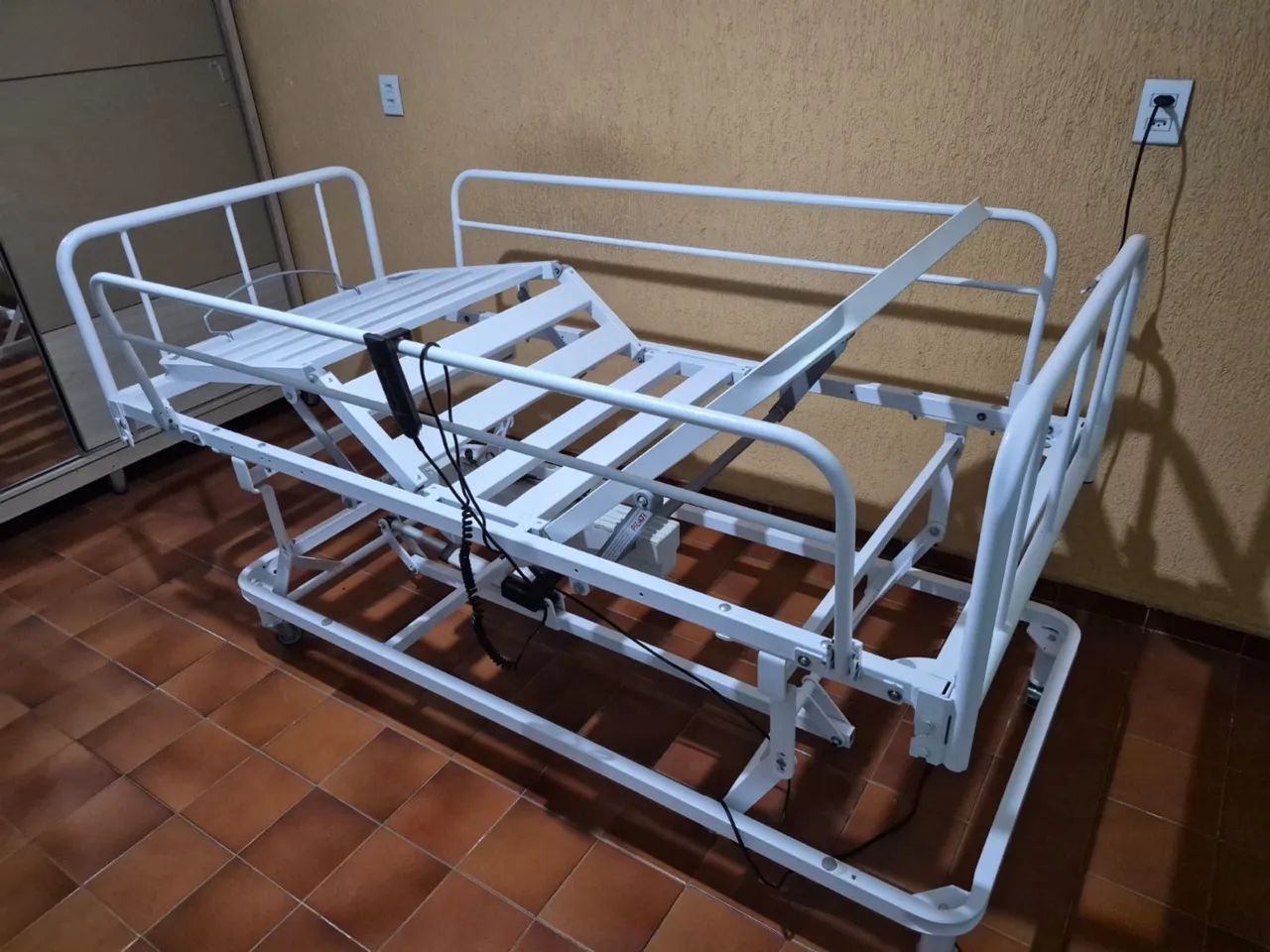 Cama hospitalar motorizada  - Foto 3