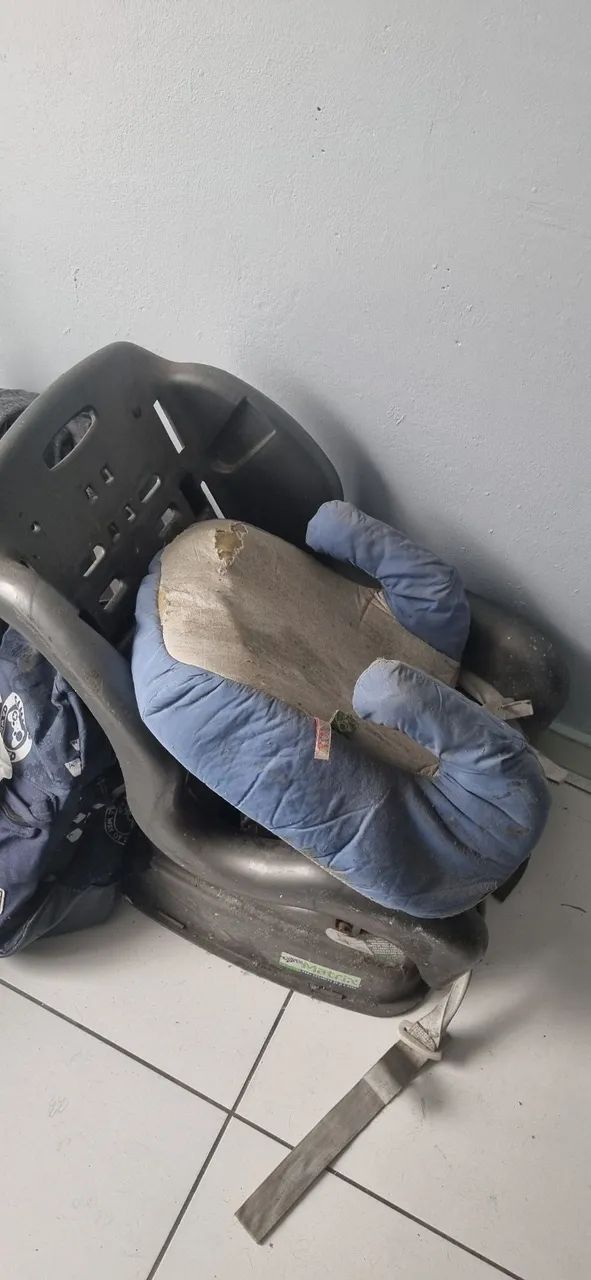 Cadeirinha de bebê e asento elevado
