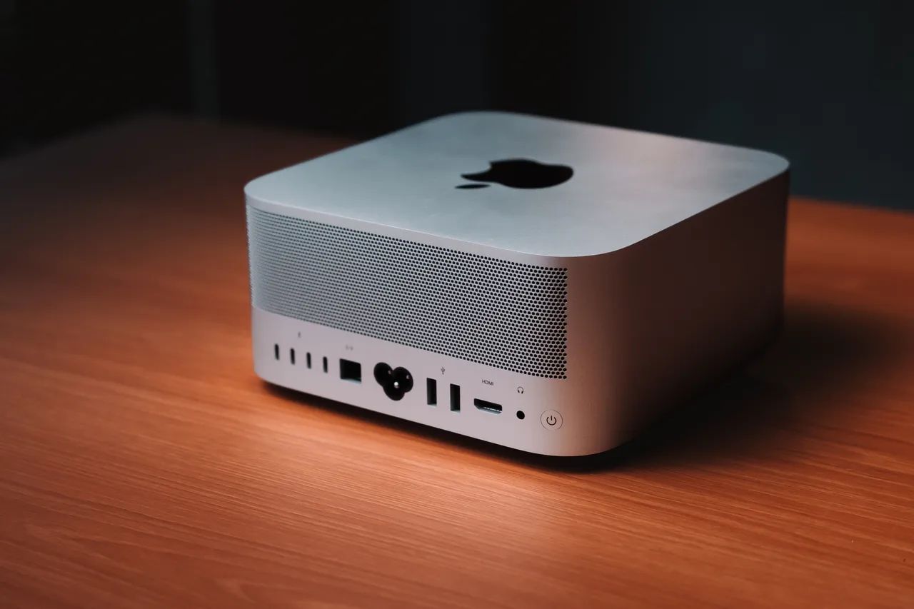 Mac Studio M3 ULTRA 96GB 2TB 28-CPU 60-GPU - Computadores e