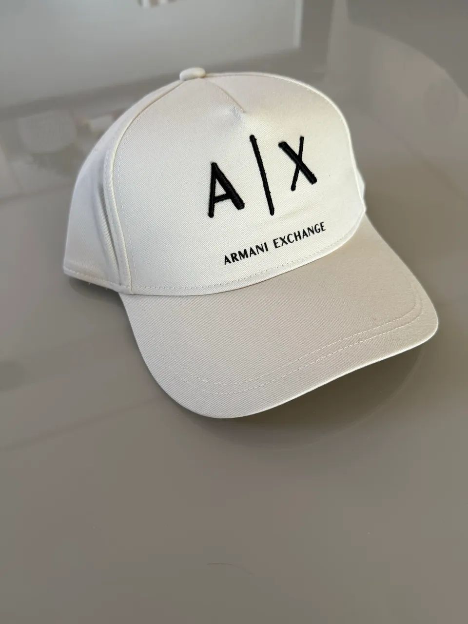 Boné Armani exchange original off white