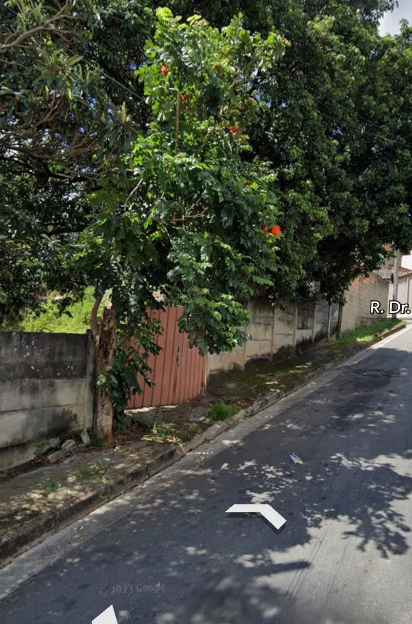 Lote Plano e Murado com 150m- Bairro Tirol