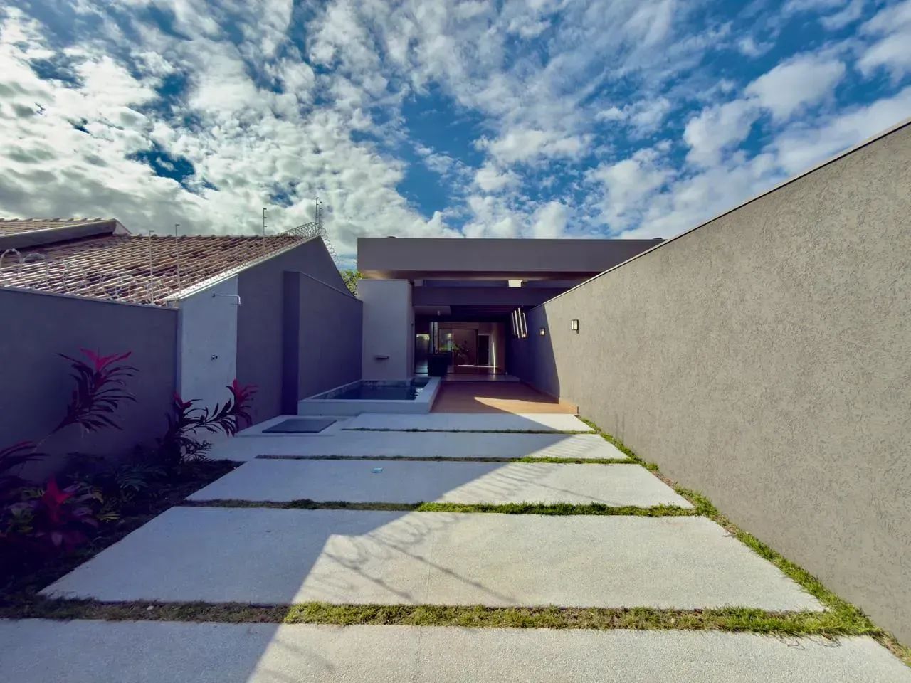 Casa Térrea com Piscina - Alto Padrão no Bairro Monte Castelo