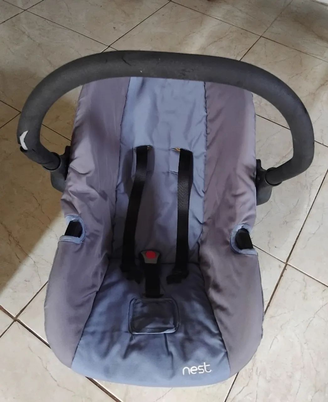 Vende-se esse bebê conforto 