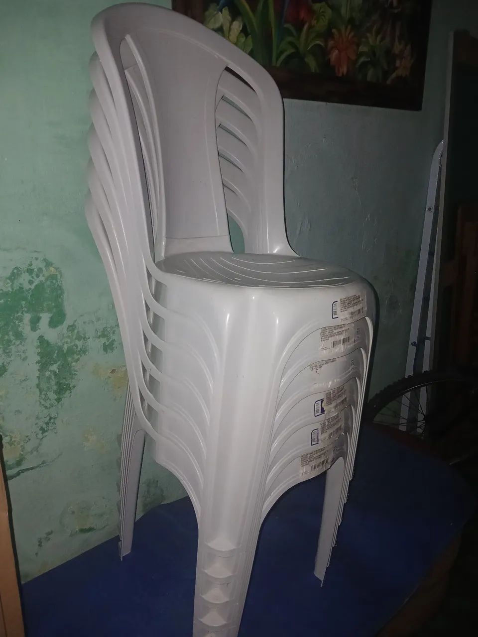 Vende-se um conjunto de cadeiras sol plast