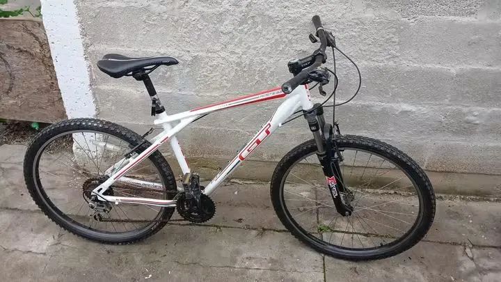 Bicicleta GT ARO 26 21 MARCHAS 