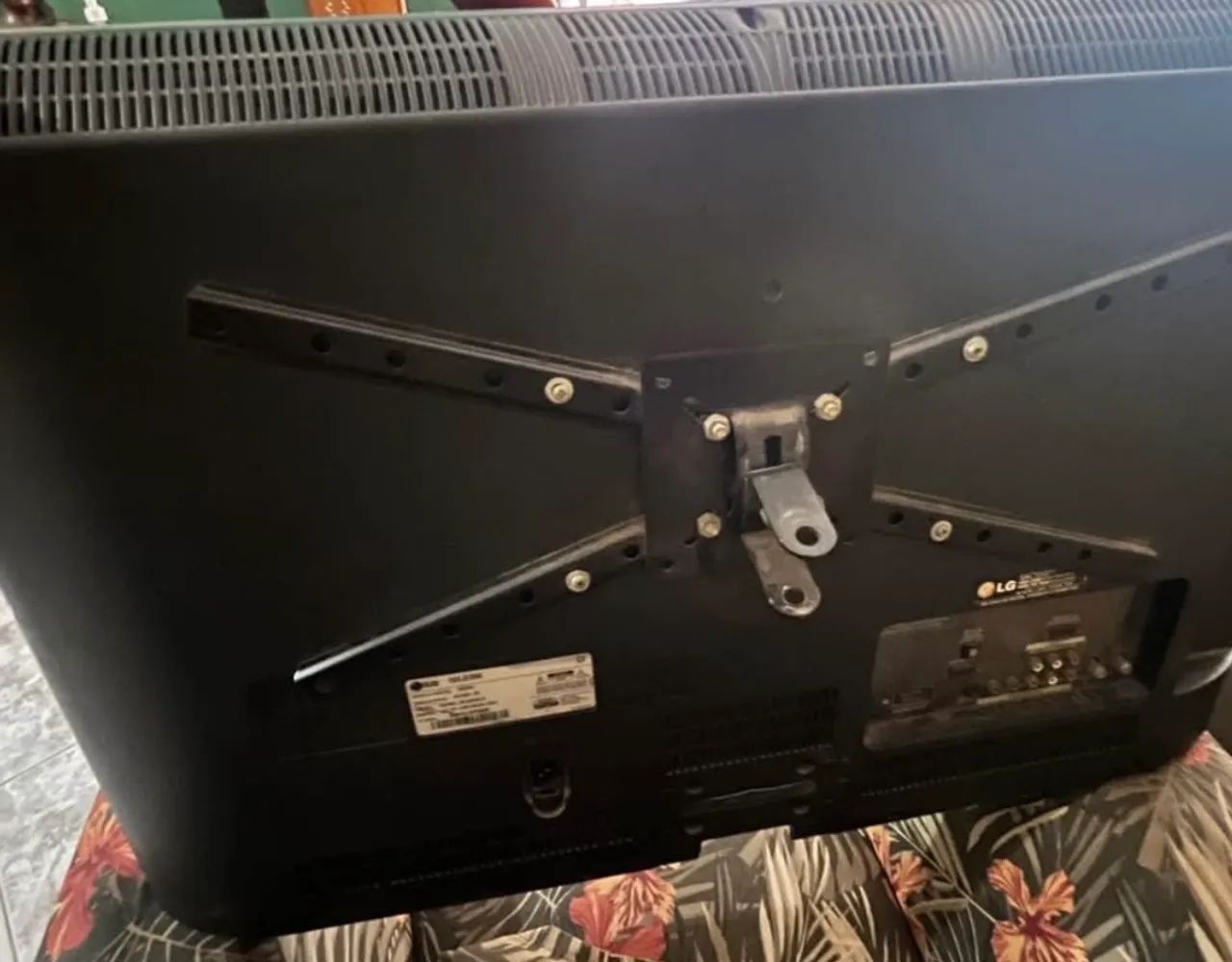 Vendo tv LG 32 polegadas funcionando ( não é smart) aceito oferta