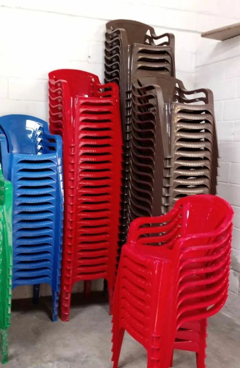 Jogo de mesa e cadeiras plásticas cor vermelha - Foto 4