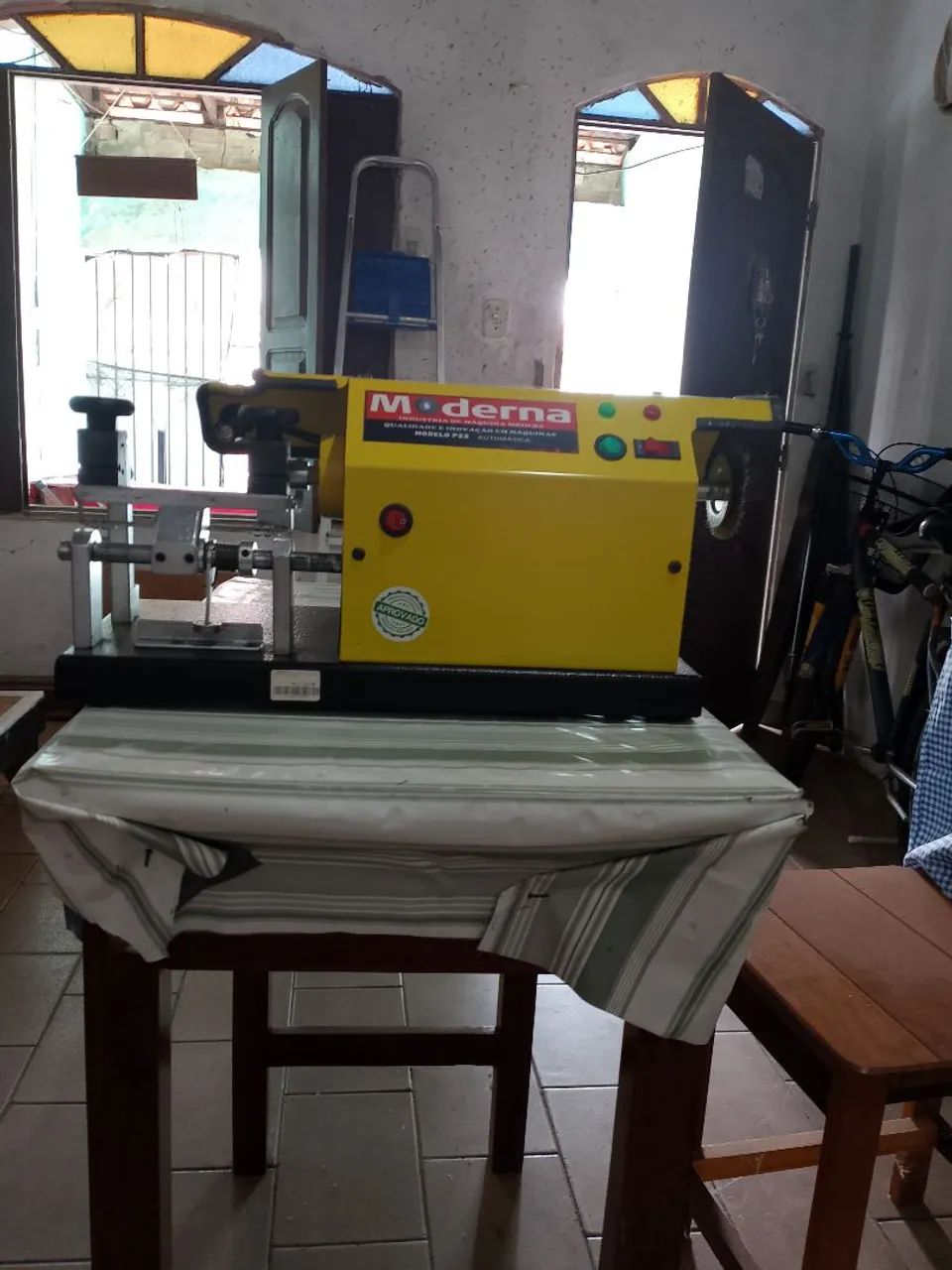 Máquina copiadora de chaves nova
