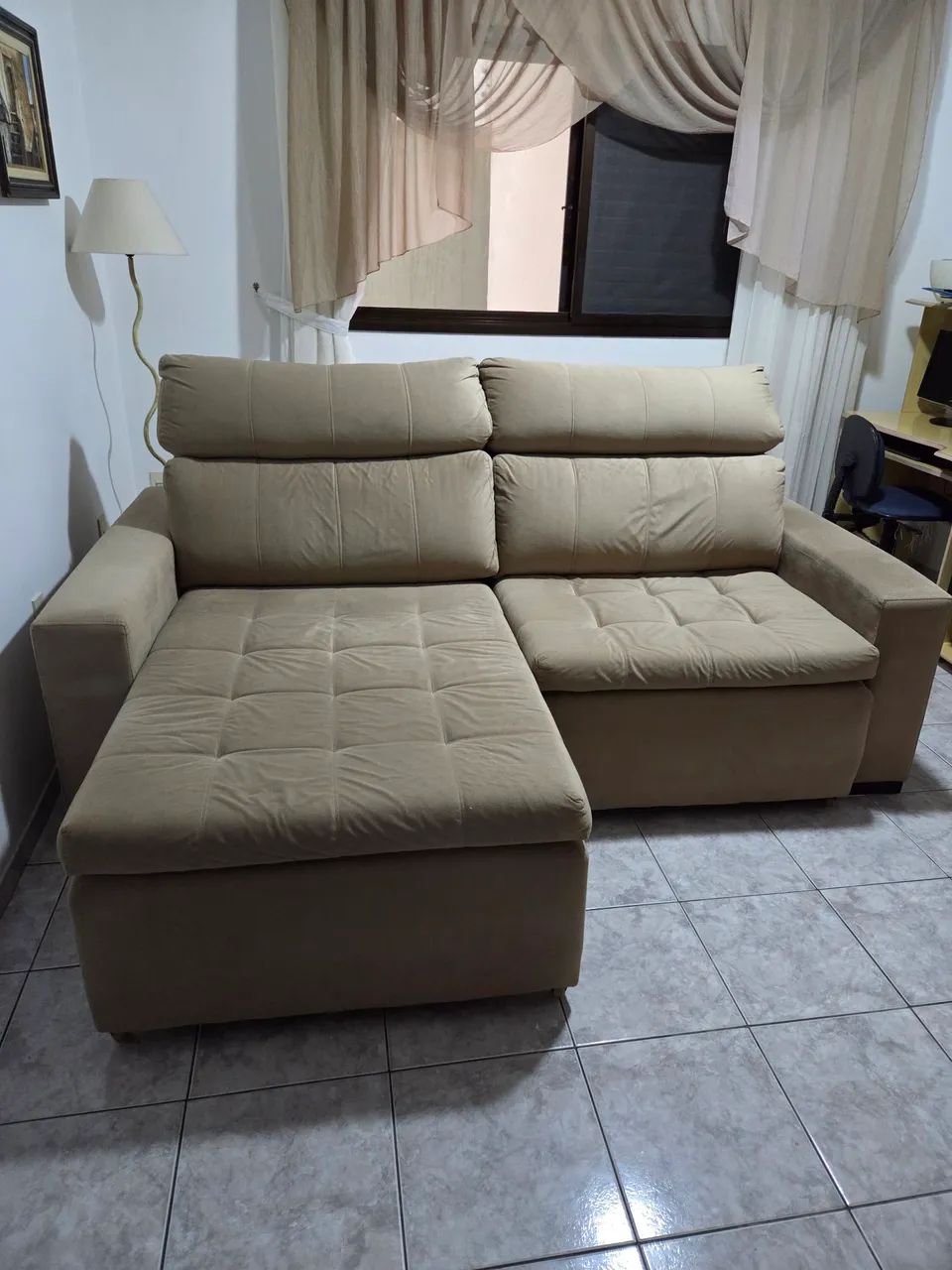 Sofá retrátil e reclinável bege - Foto 3