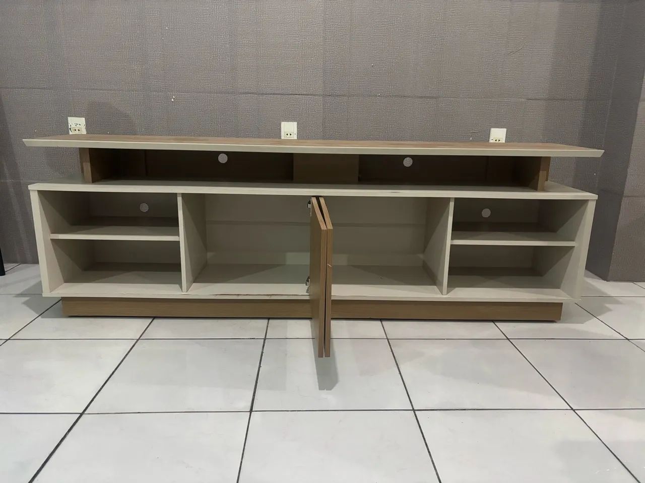 Rack Bege e Madeira com Porta Ripada - Foto 4