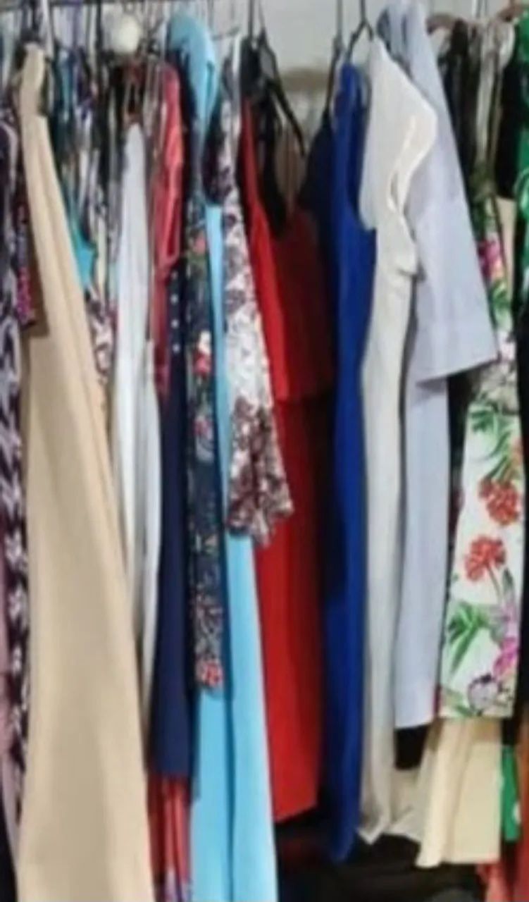 Lote de 300 peças de roupas  - Foto 3