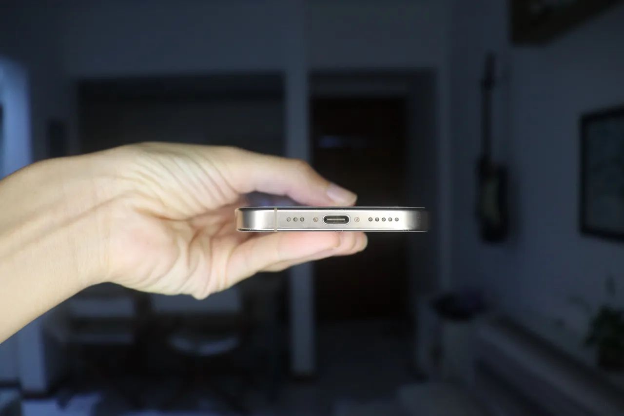 iPhone 16 pro 128 GB - Foto 2