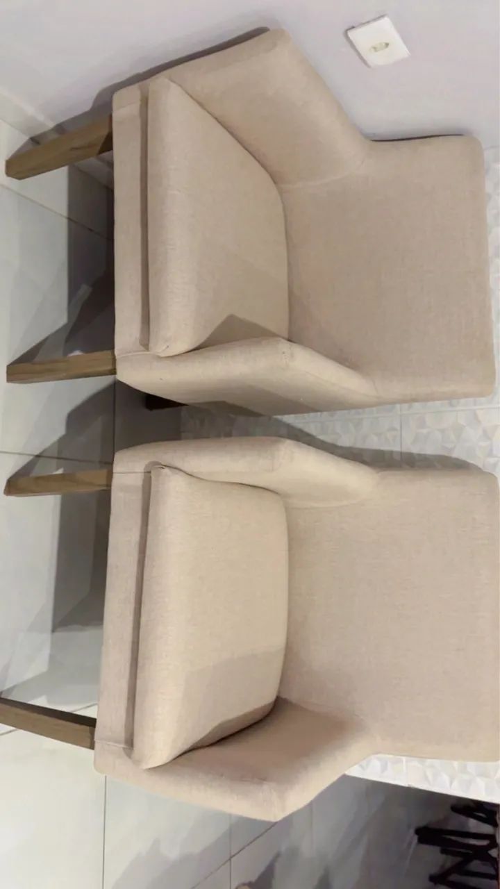 Poltronas em tecido linho