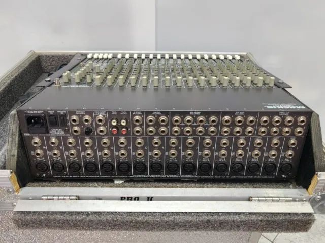 Mesa Mackie Vlz 1604 com case pouco uso  - Foto 4