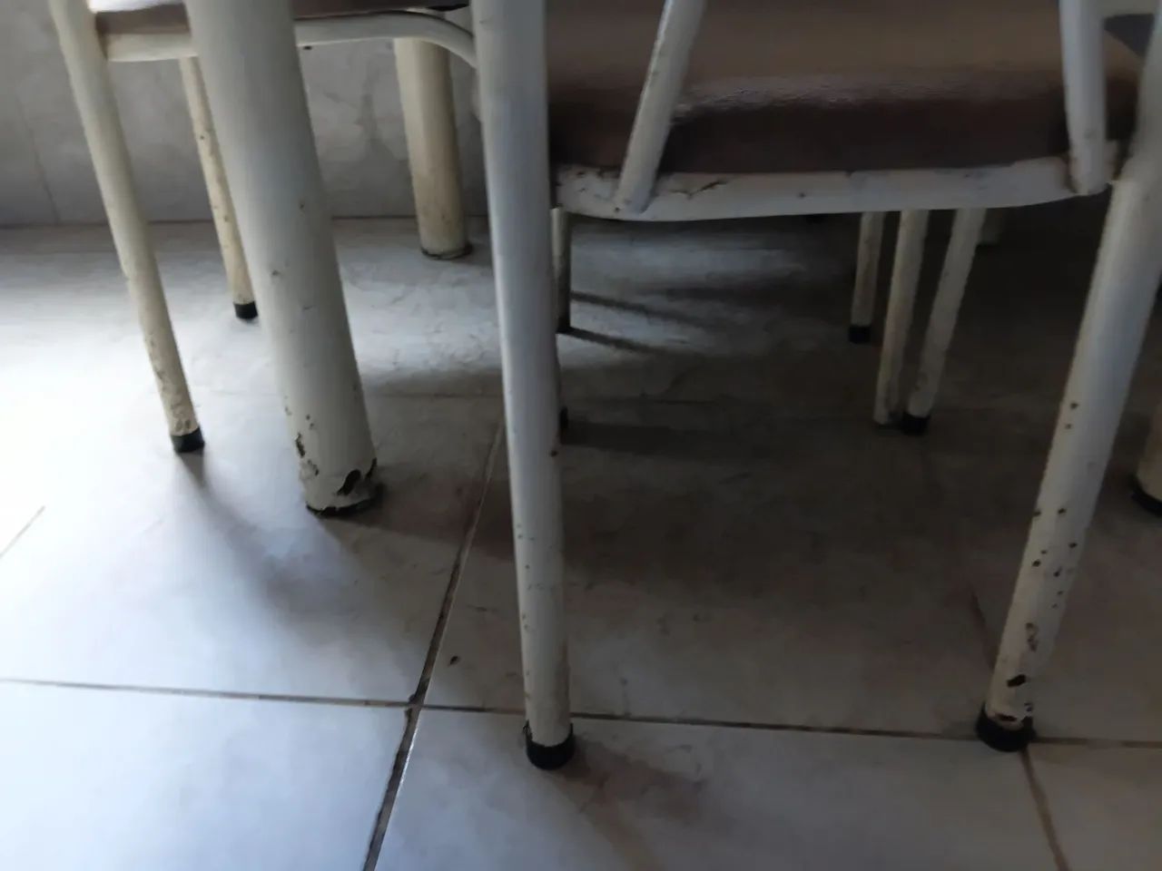 Vendo Mesa de Mármore com 04 cadeiras. - Foto 5