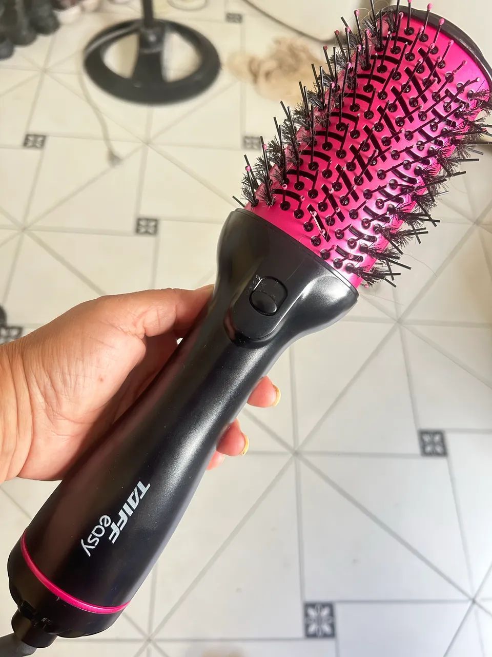 ESCOVA SECADORA E MODELADORA TAIFF