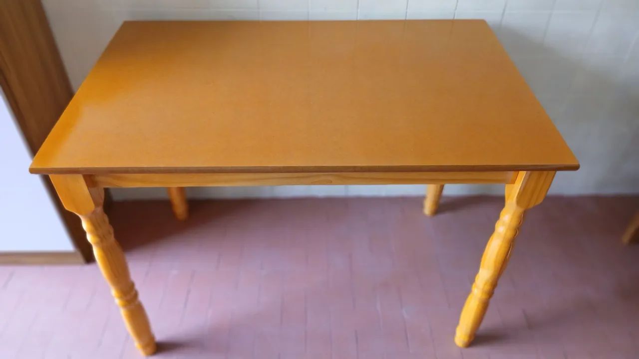 Mesa retangular com 4 cadeiras estofadas  - Foto 3