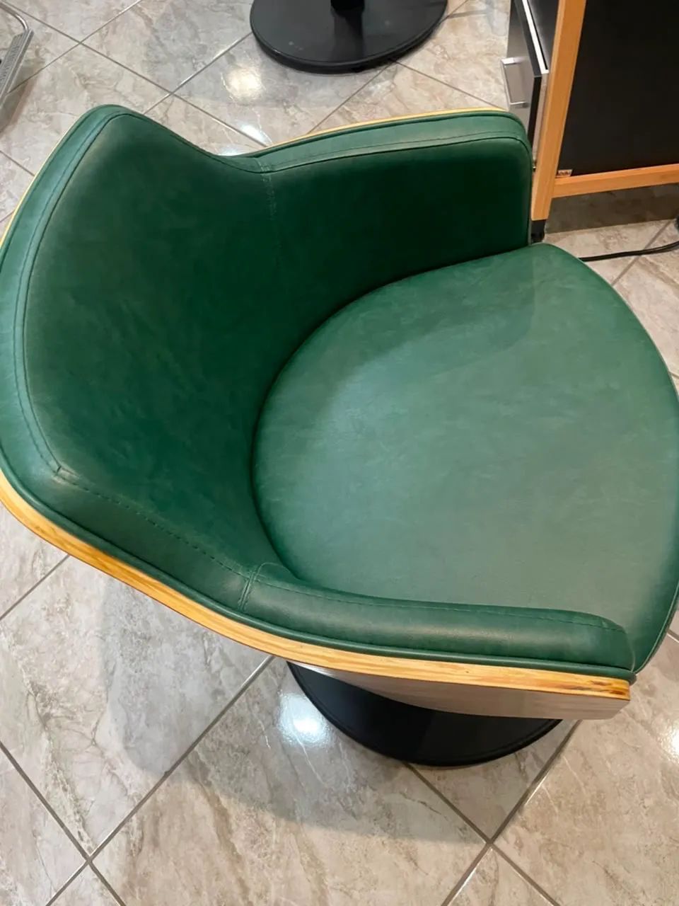 Cadeiras poltronas (novas/sem uso) para salão 