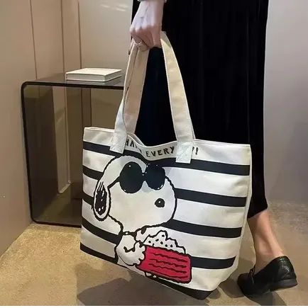 Bolsa Snoopy bonita dos desenhos  - Foto 4