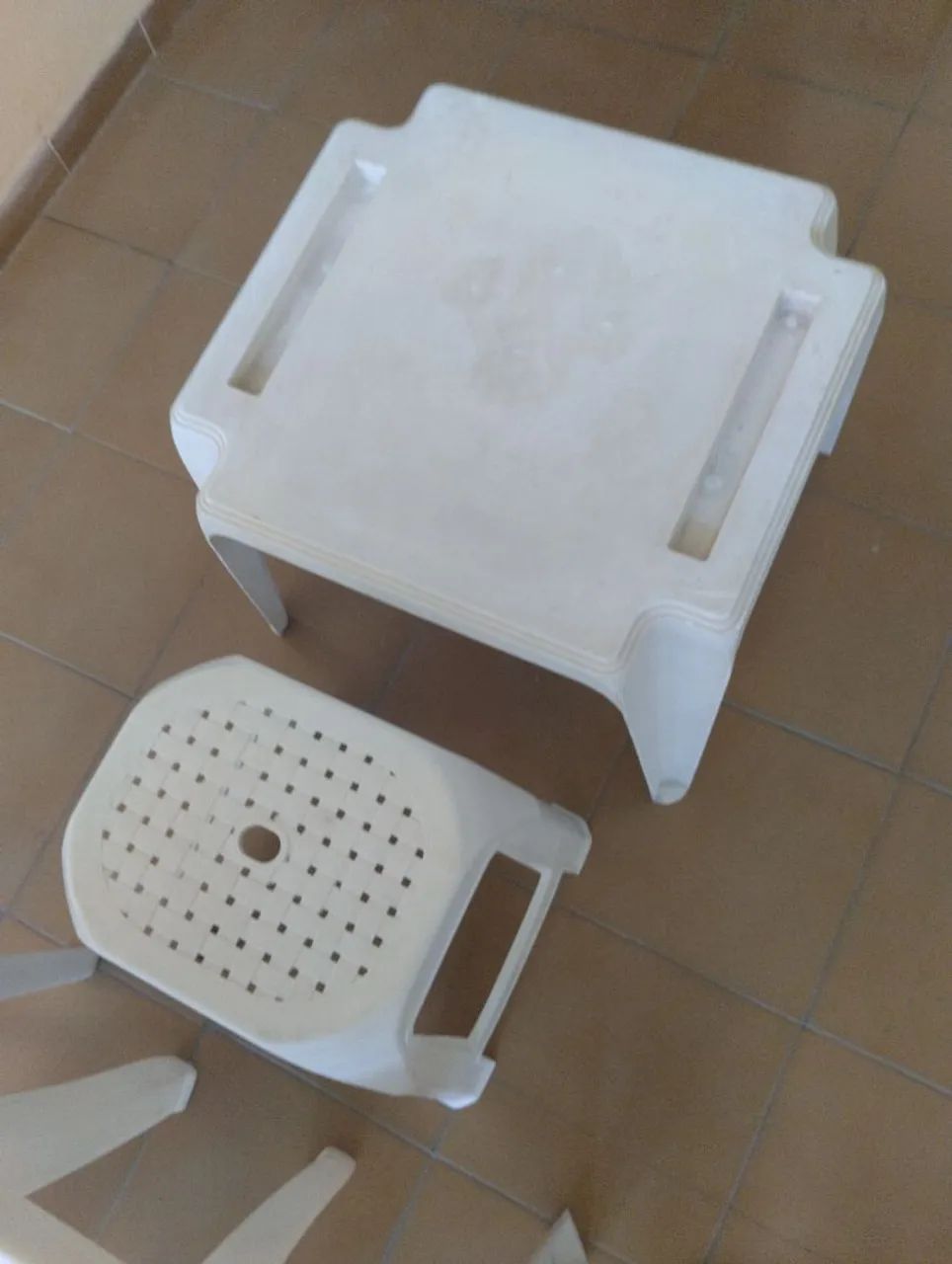 Mesas + cadeiras plásticas+ banqueta  - Foto 4