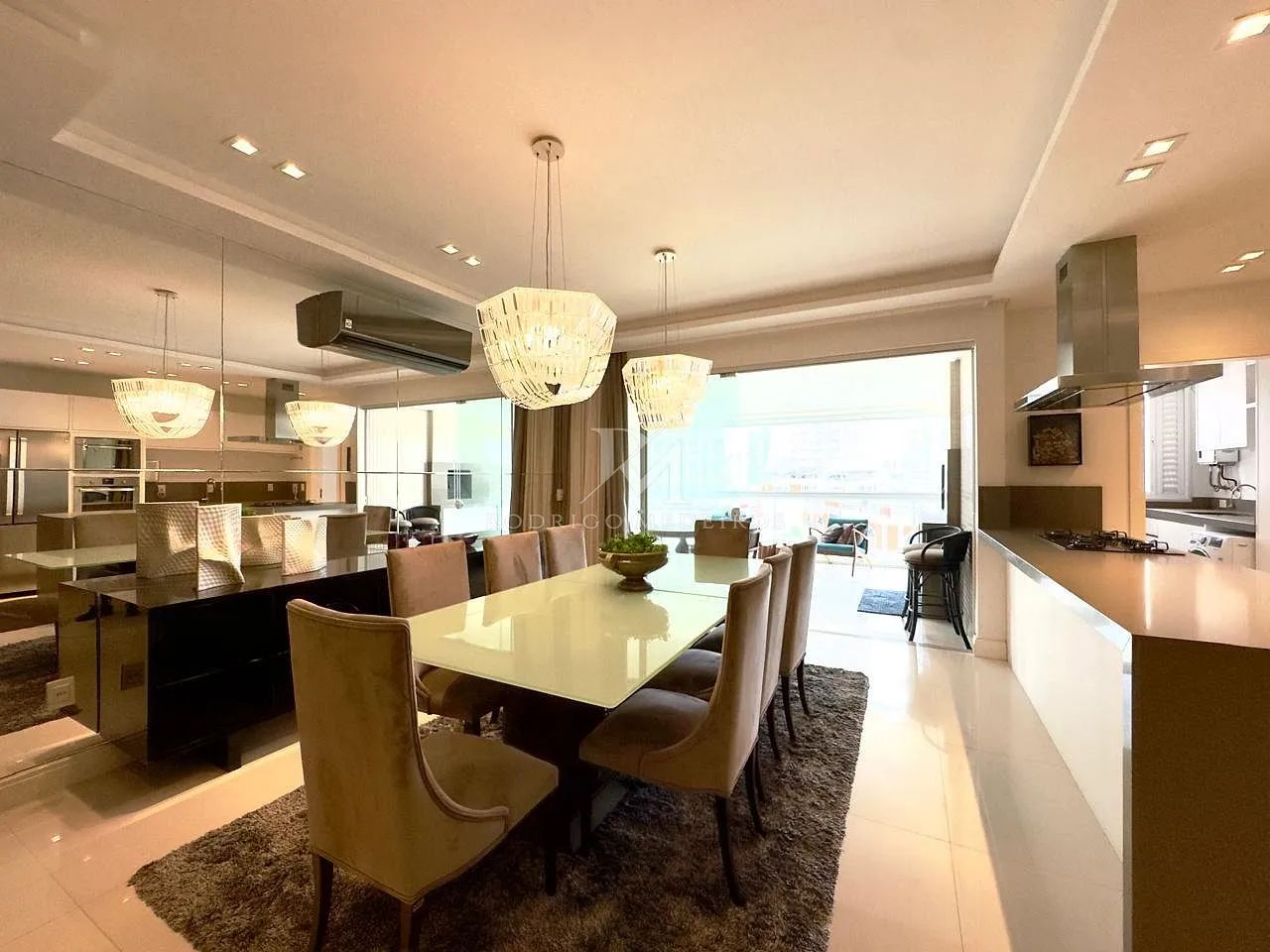 Apartamento quadra-mar com 4 suítes no Centro de Itapema - Foto 4