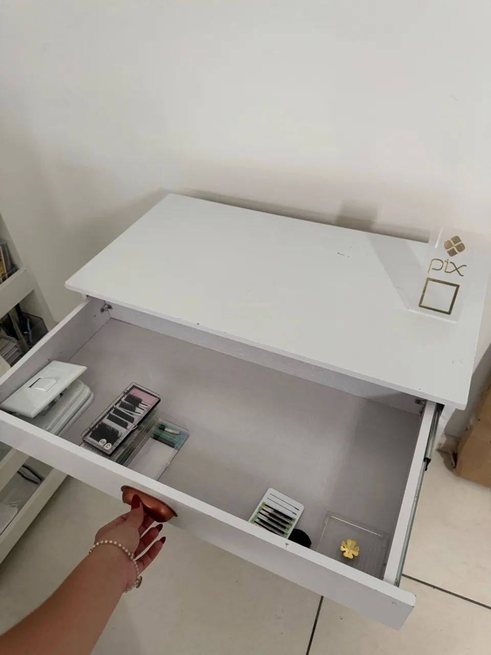Escrivaninha com gaveta  - Foto 3