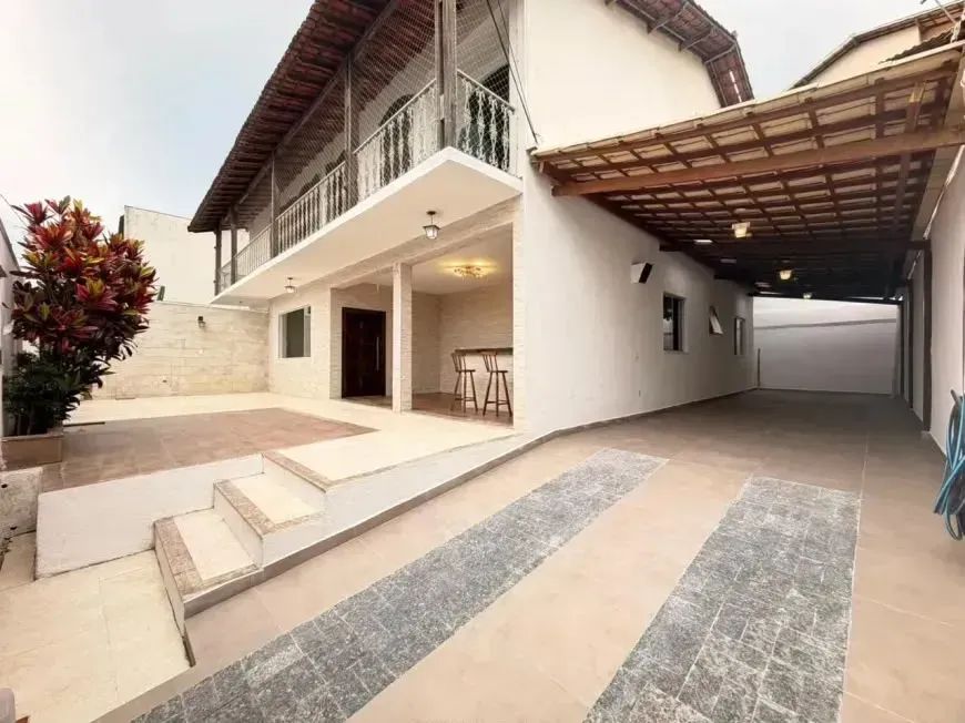 Casa com 04 quartos e 03 vagas 200m² - Santa Amélia