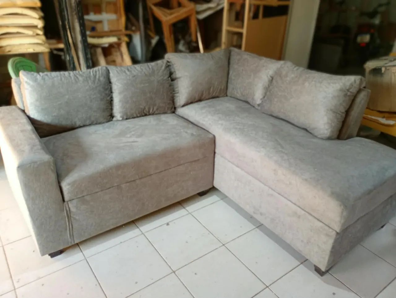 SOFÁ DE CANTO R$ 1.300,00