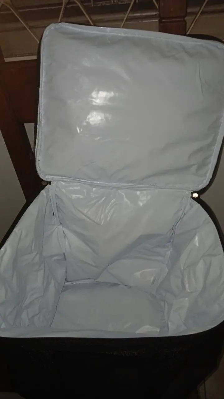 Bolsa térmica para entregar grande preta nova sem uso