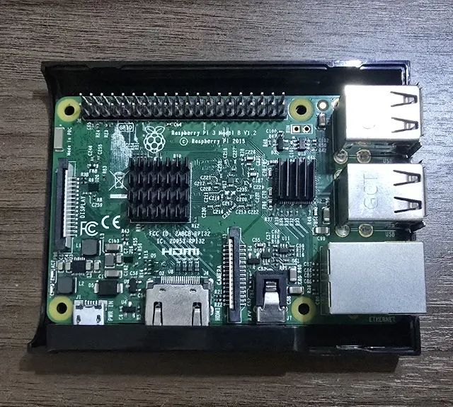 Raspberry Pi 3 Model B V1.2 com case e fonte - Foto 3