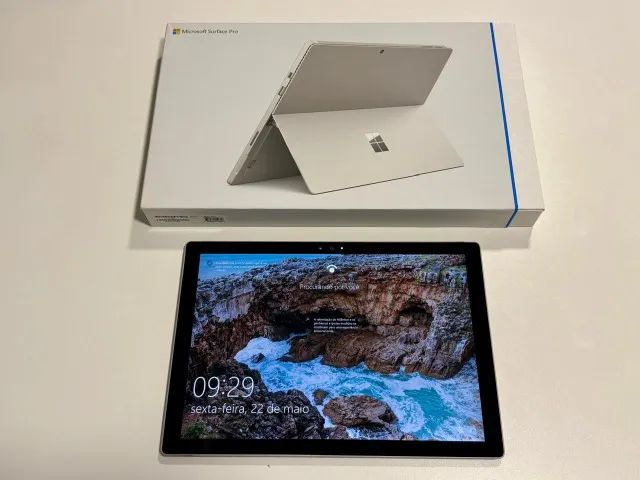 Microsoft Surface Pro 4 Core I7 16GB RAM 256GB SSD Windows 10