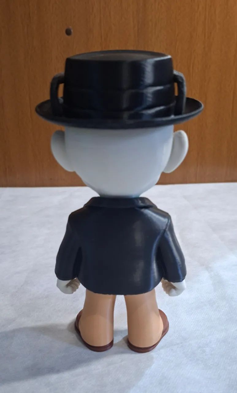 Miniatura Walter White (Heisenberg) - 18cm | Item Decorativo Colecionável - Foto 3