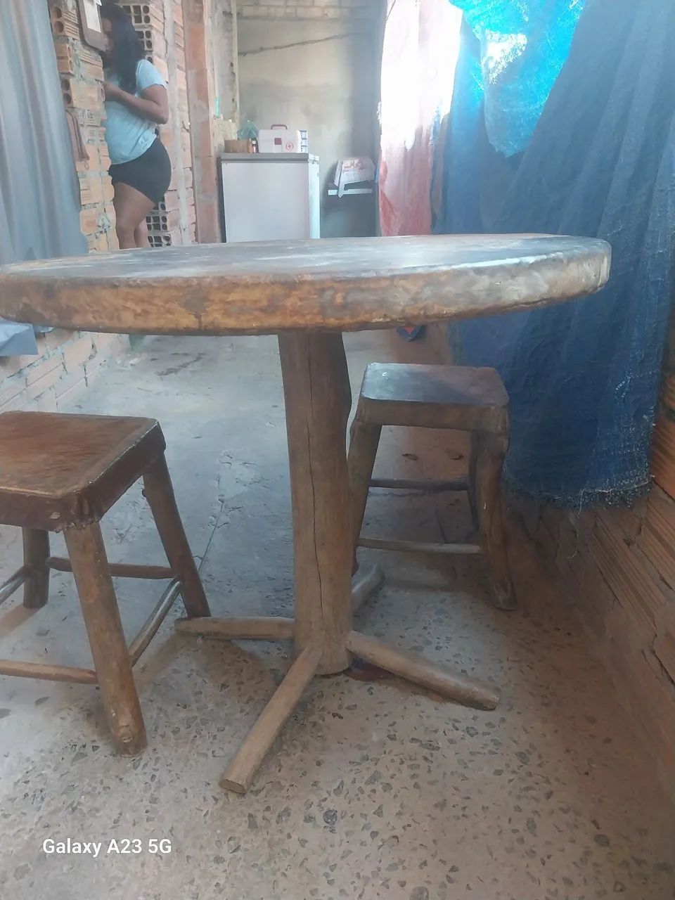 MESA RUSTICA COM 3 BANCOS MADEIRA - Foto 5