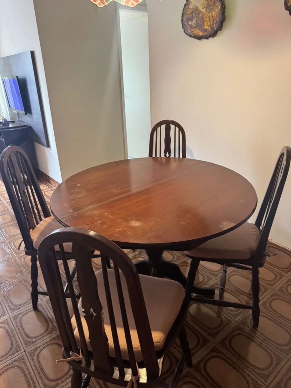Mesa de Jantar Extensível Antiga + 4 Cadeiras de Madeira - Foto 2