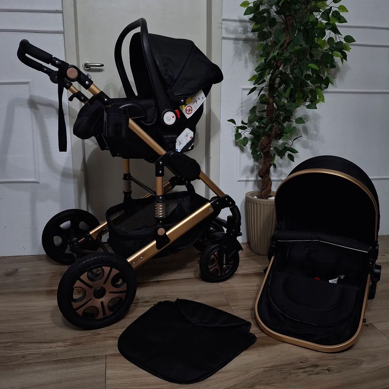 Carrinho Moisés e bebê conforto 