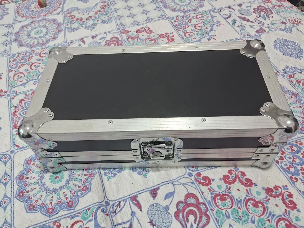 Vendo Mesa de Luz Pilot 2000, 10  refletores par lead e 1 mini moving head light. - Foto 4