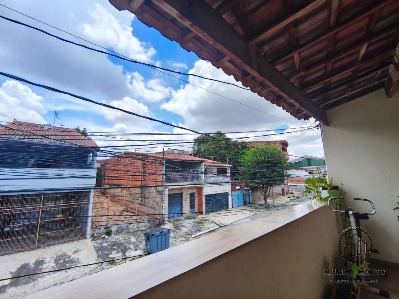 SOBRADO ENORME, COM DUAS CASAS NO FUNDO - Foto 4