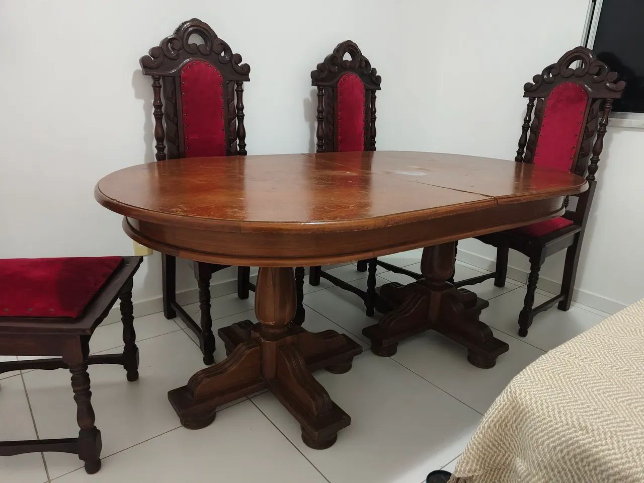 ? Mesa de jantar com 8 cadeiras ? estilo clássico!